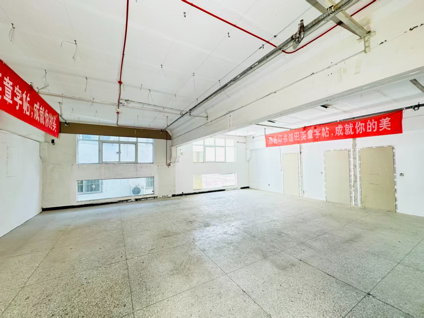 火车站路重点吸引人工智能应用、数字经济、电商直播、智能制造服务、软件开发、科技创新企业及创业团队入驻
